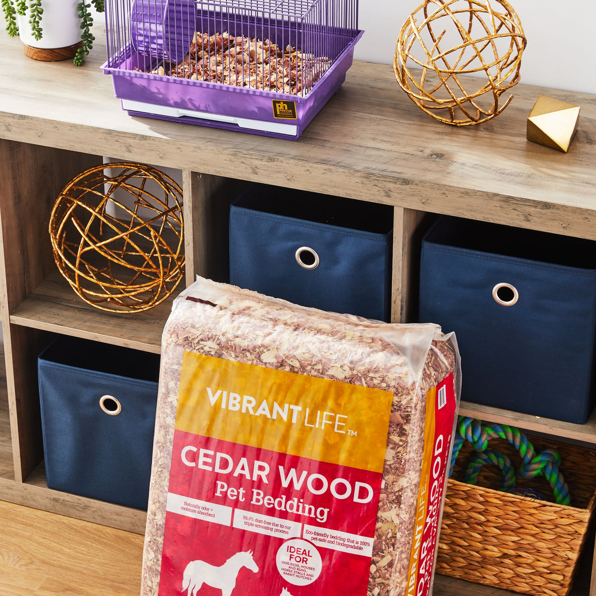 Cedar Wood Pet Bedding, 141 L Bag
